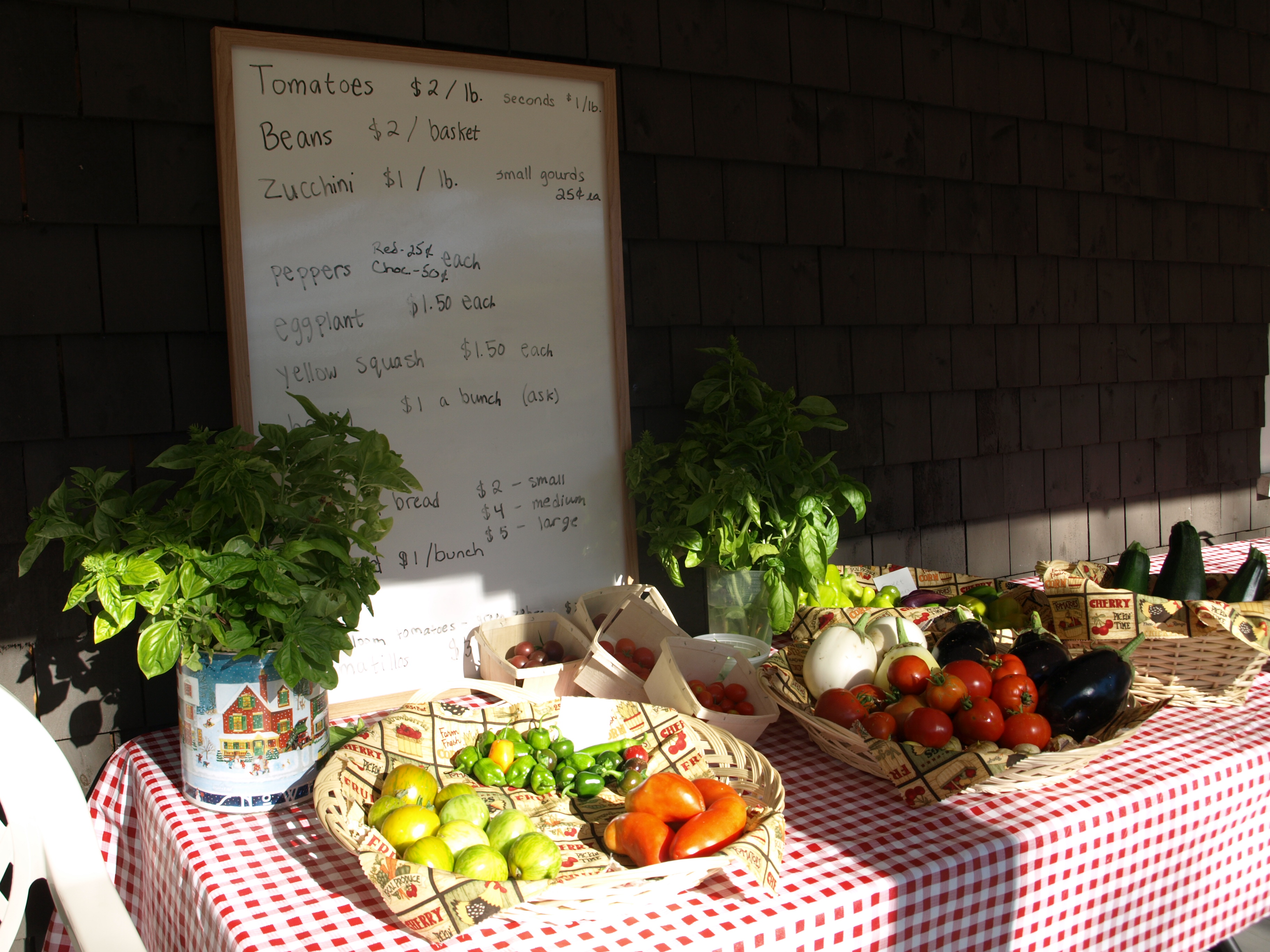 Display of food at the farm stand
